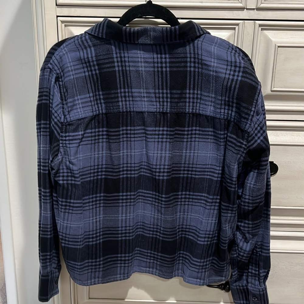 Levi's Women's Navy Blue Maple
Utility Plaid Cropped Flannel size Small - Picture 4 of 6